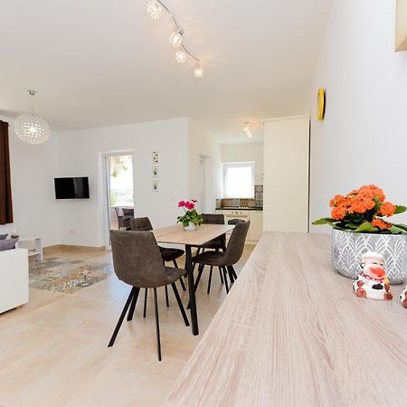 Apartments Amfora - Cozy And Modern Apartments For Up To 15 People, 100M From The Sea And Beach Стара Новаля Екстер'єр фото