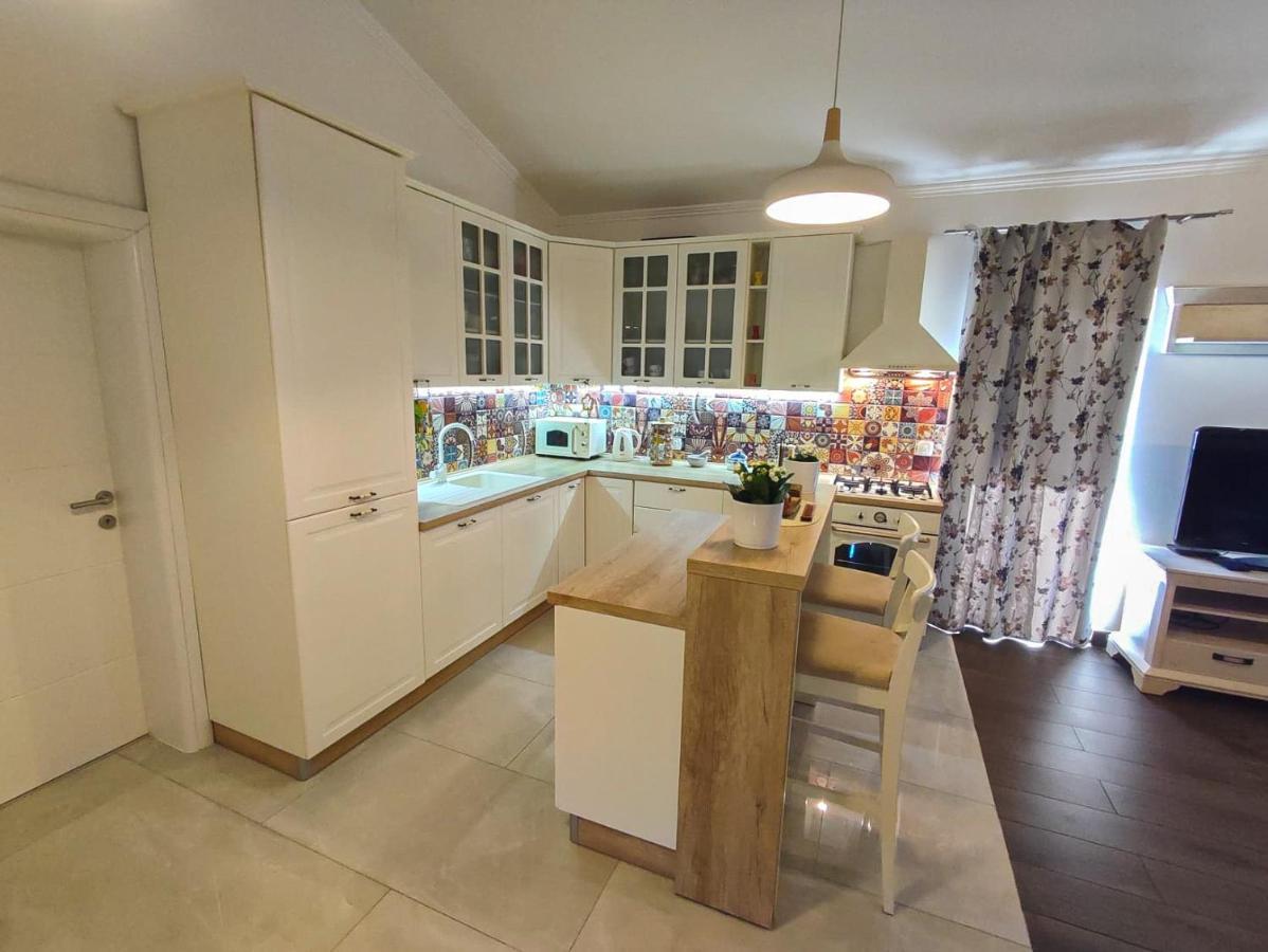 Apartments Amfora - Cozy And Modern Apartments For Up To 15 People, 100M From The Sea And Beach Стара Новаля Екстер'єр фото