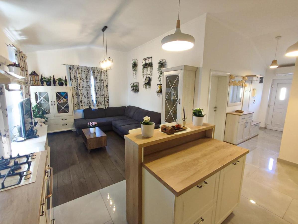 Apartments Amfora - Cozy And Modern Apartments For Up To 15 People, 100M From The Sea And Beach Стара Новаля Екстер'єр фото