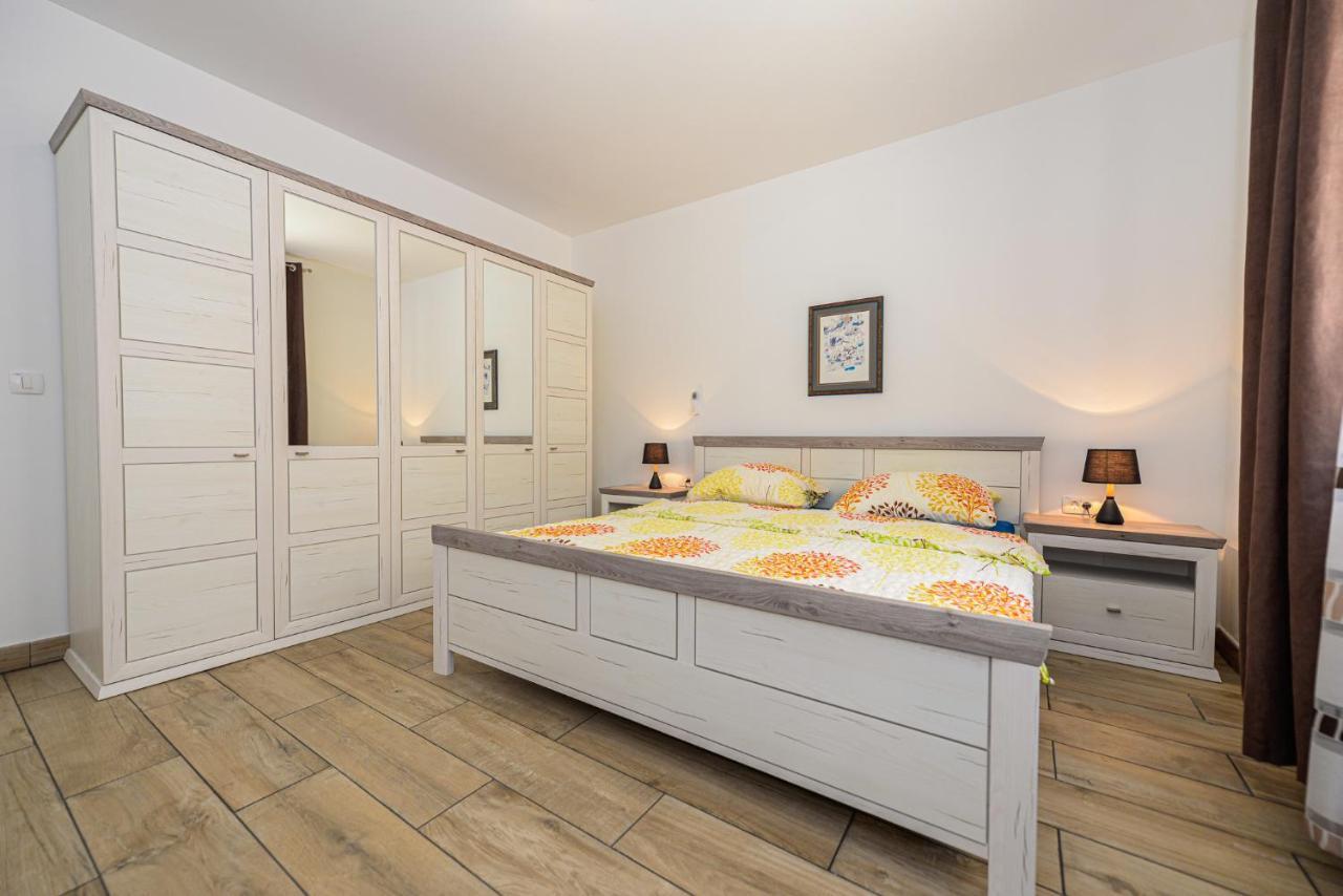 Apartments Amfora - Cozy And Modern Apartments For Up To 15 People, 100M From The Sea And Beach Стара Новаля Екстер'єр фото