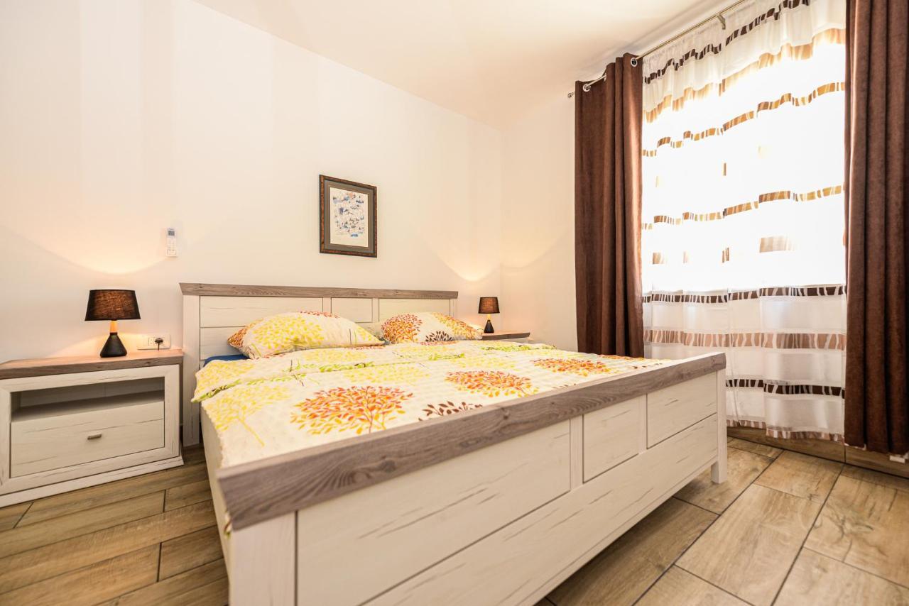 Apartments Amfora - Cozy And Modern Apartments For Up To 15 People, 100M From The Sea And Beach Стара Новаля Екстер'єр фото
