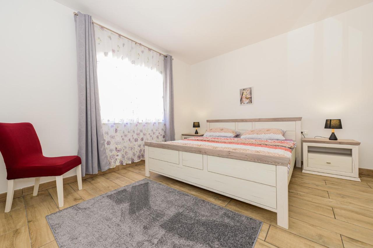 Apartments Amfora - Cozy And Modern Apartments For Up To 15 People, 100M From The Sea And Beach Стара Новаля Екстер'єр фото