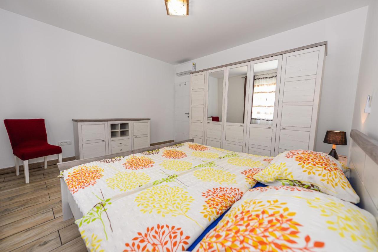 Apartments Amfora - Cozy And Modern Apartments For Up To 15 People, 100M From The Sea And Beach Стара Новаля Екстер'єр фото