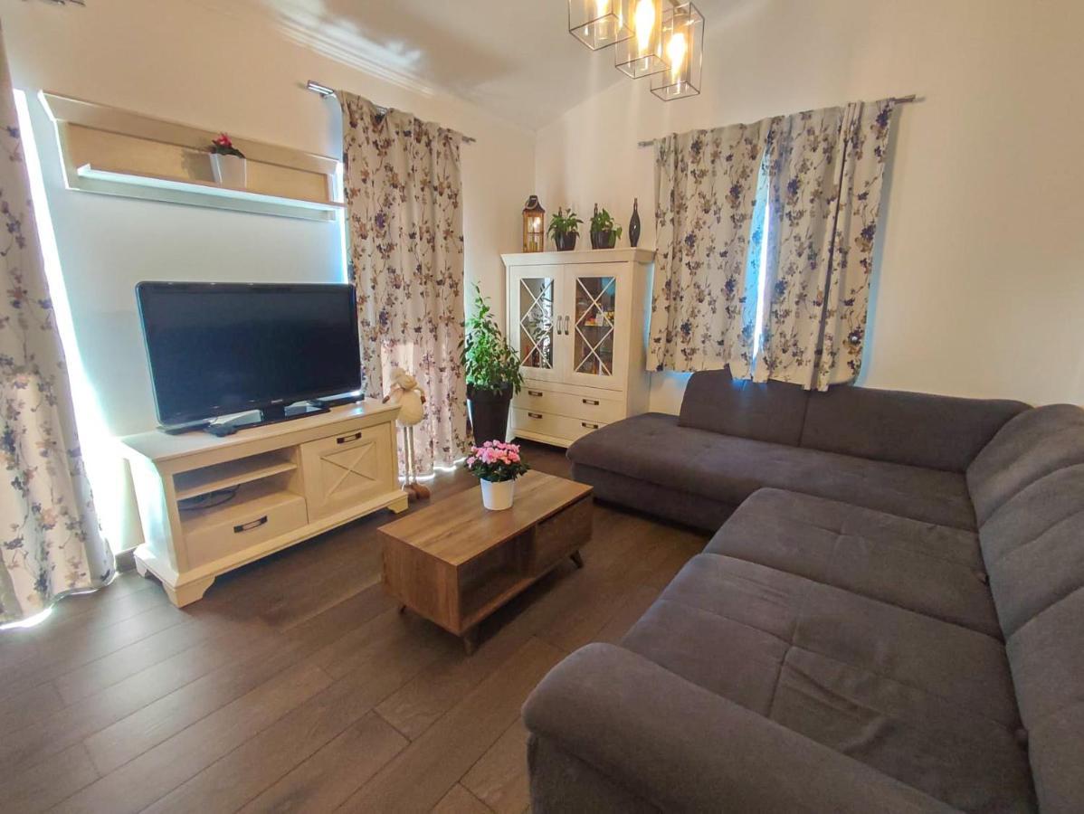 Apartments Amfora - Cozy And Modern Apartments For Up To 15 People, 100M From The Sea And Beach Стара Новаля Екстер'єр фото