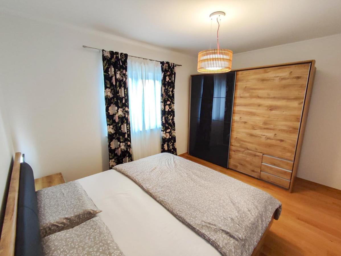 Apartments Amfora - Cozy And Modern Apartments For Up To 15 People, 100M From The Sea And Beach Стара Новаля Екстер'єр фото