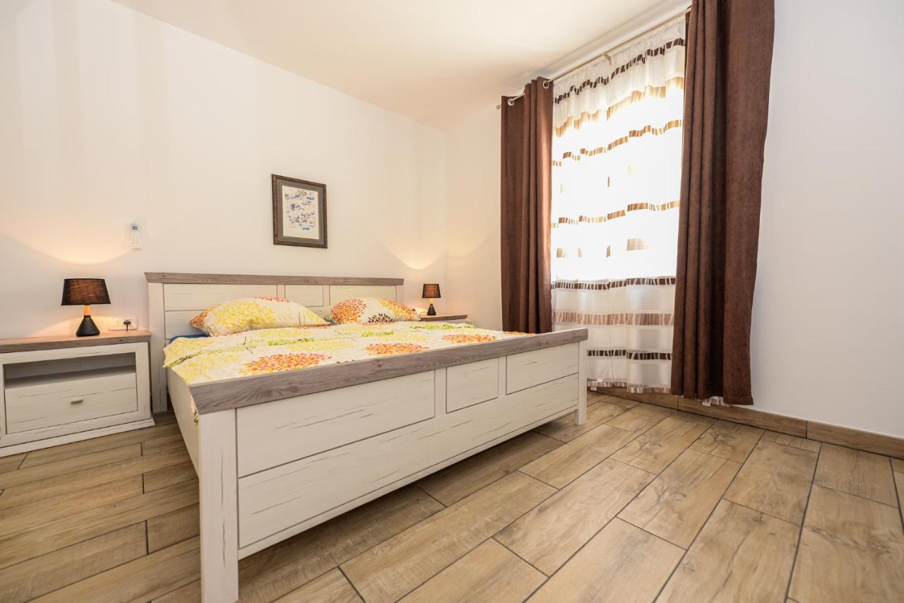 Apartments Amfora - Cozy And Modern Apartments For Up To 15 People, 100M From The Sea And Beach Стара Новаля Екстер'єр фото