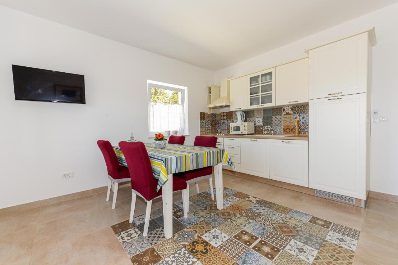 Apartments Amfora - Cozy And Modern Apartments For Up To 15 People, 100M From The Sea And Beach Стара Новаля Екстер'єр фото